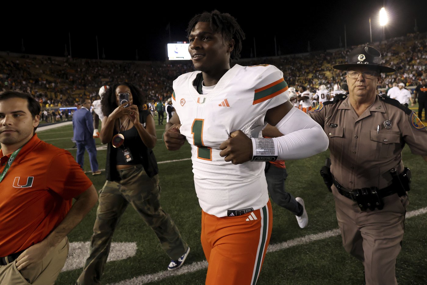 No. 6 Miami, Ward aim to stay unbeaten, reclaim Schnellenberger Trophy in ACC showdown at Louisville | iNFOnews.ca No. 6 Miami, Ward aim to stay unbeaten, reclaim Schnellenberger Trophy in ACC showdown at Louisville | iNFOnews.ca