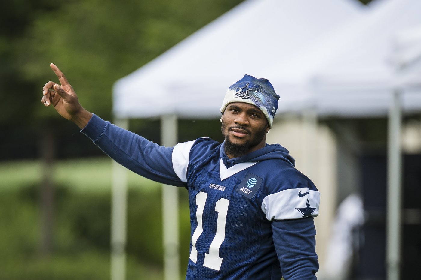 Micah Parsons shows up for minicamp with Cowboys, has lengthy chat with Jerry Jones | iNFOnews.ca