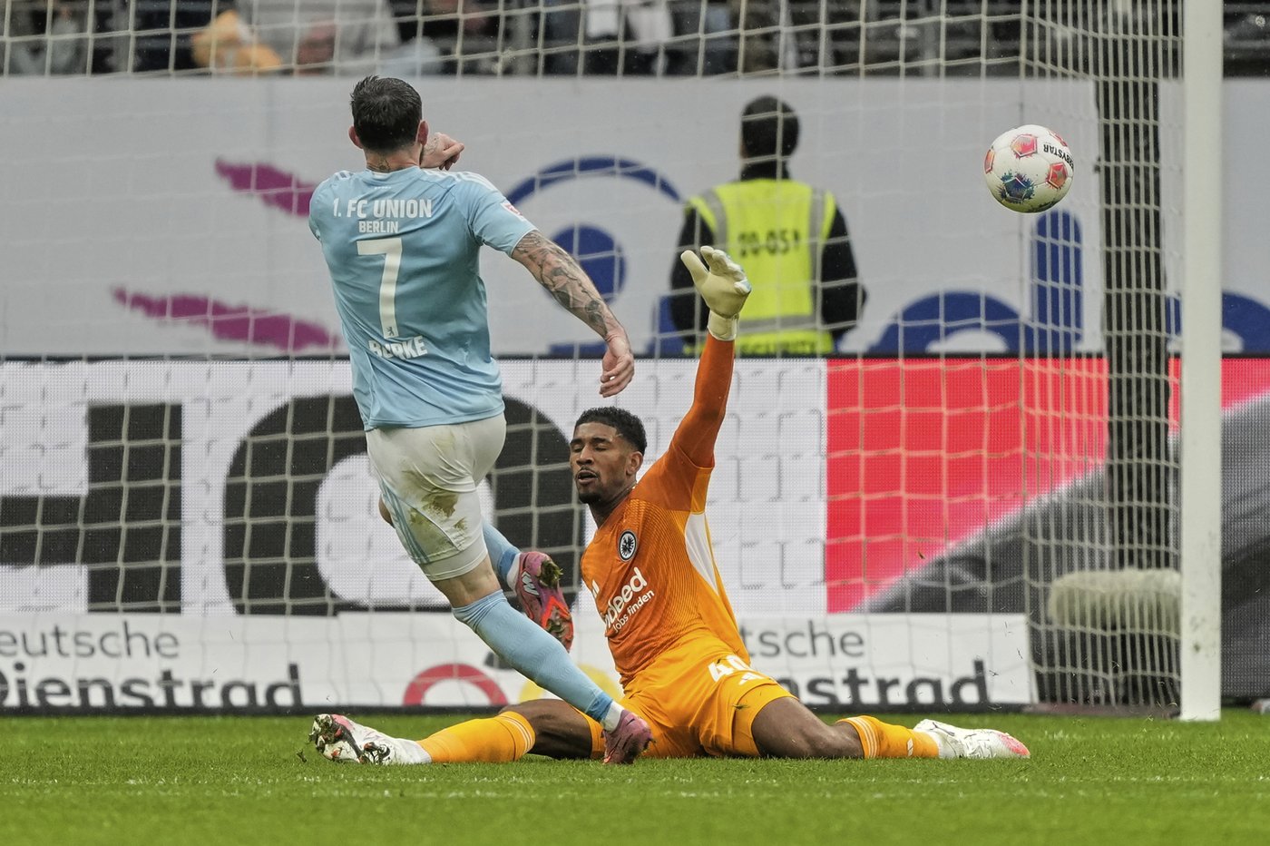 Burke hits Bundesliga hat trick as Union Berlin beats Eintracht Frankfurt 4-3, Dortmund wins | iNFOnews.ca