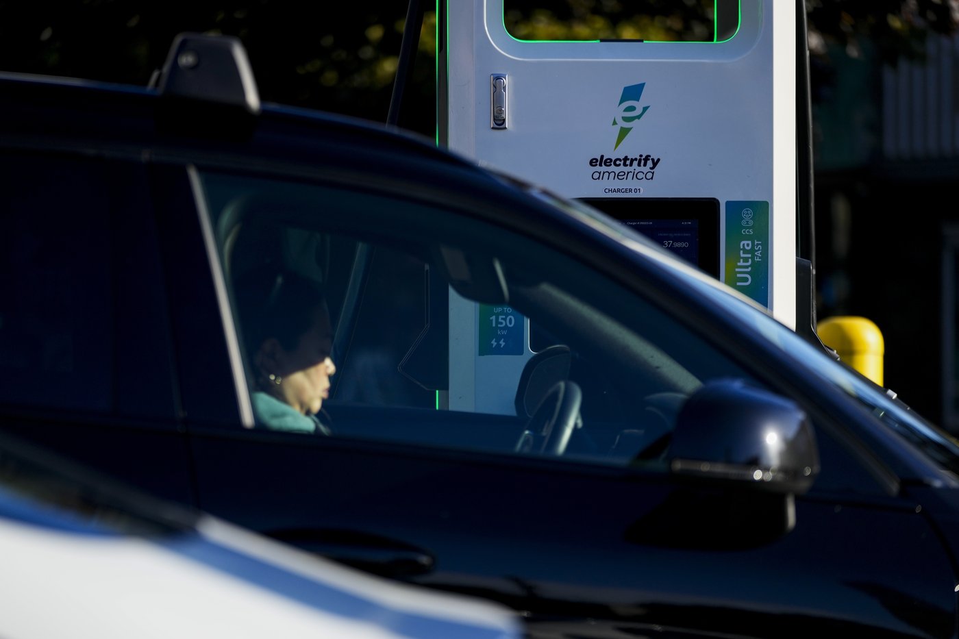 Trump is trying to halt the EV charger buildout. Experts say it's not that easy | iNFOnews.ca Trump is trying to halt the EV charger buildout. Experts say it's not that easy | iNFOnews.ca