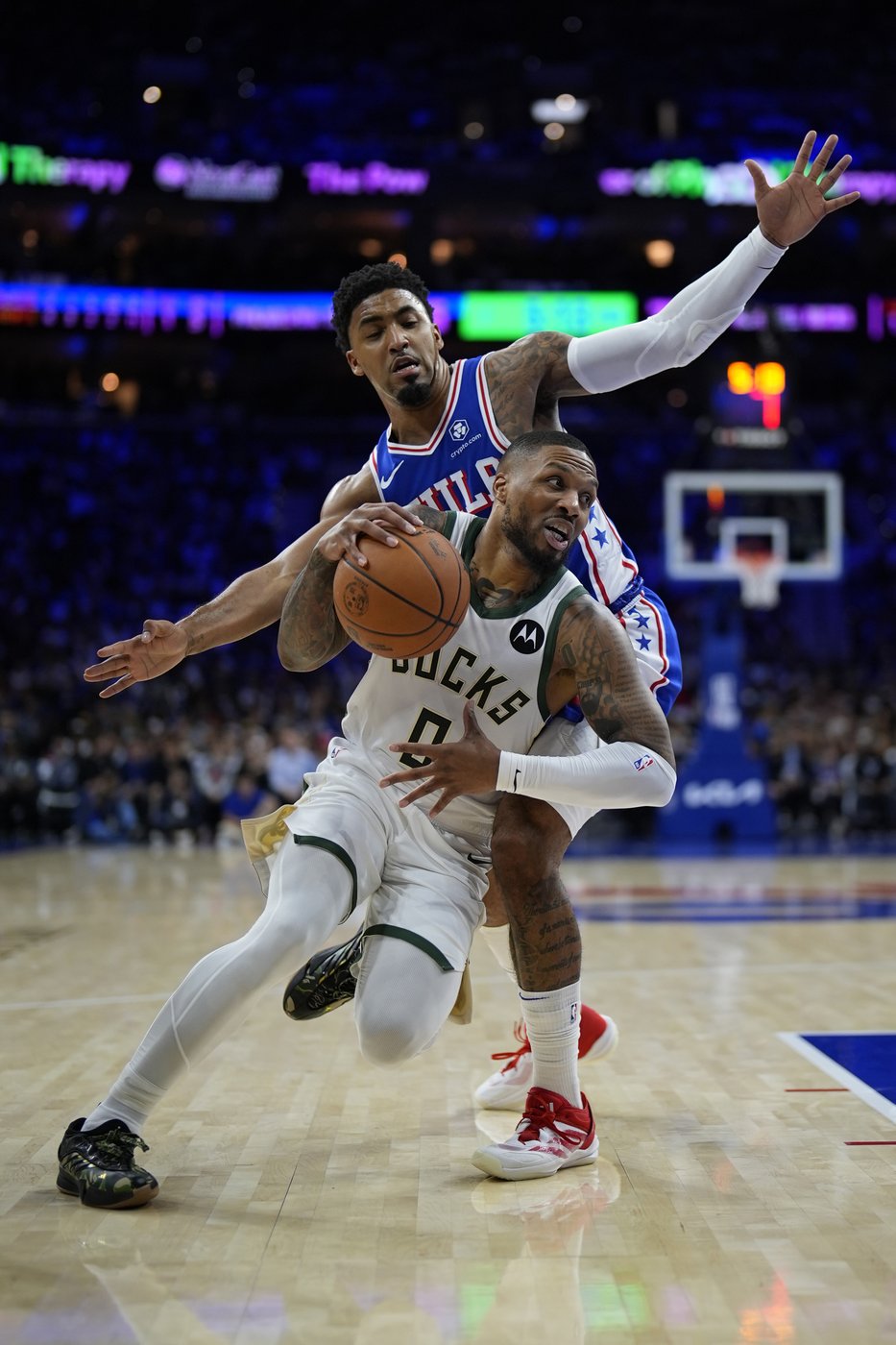 Lillard and Antetokounmpo power Bucks past short-handed 76ers 124-109 | iNFOnews.ca