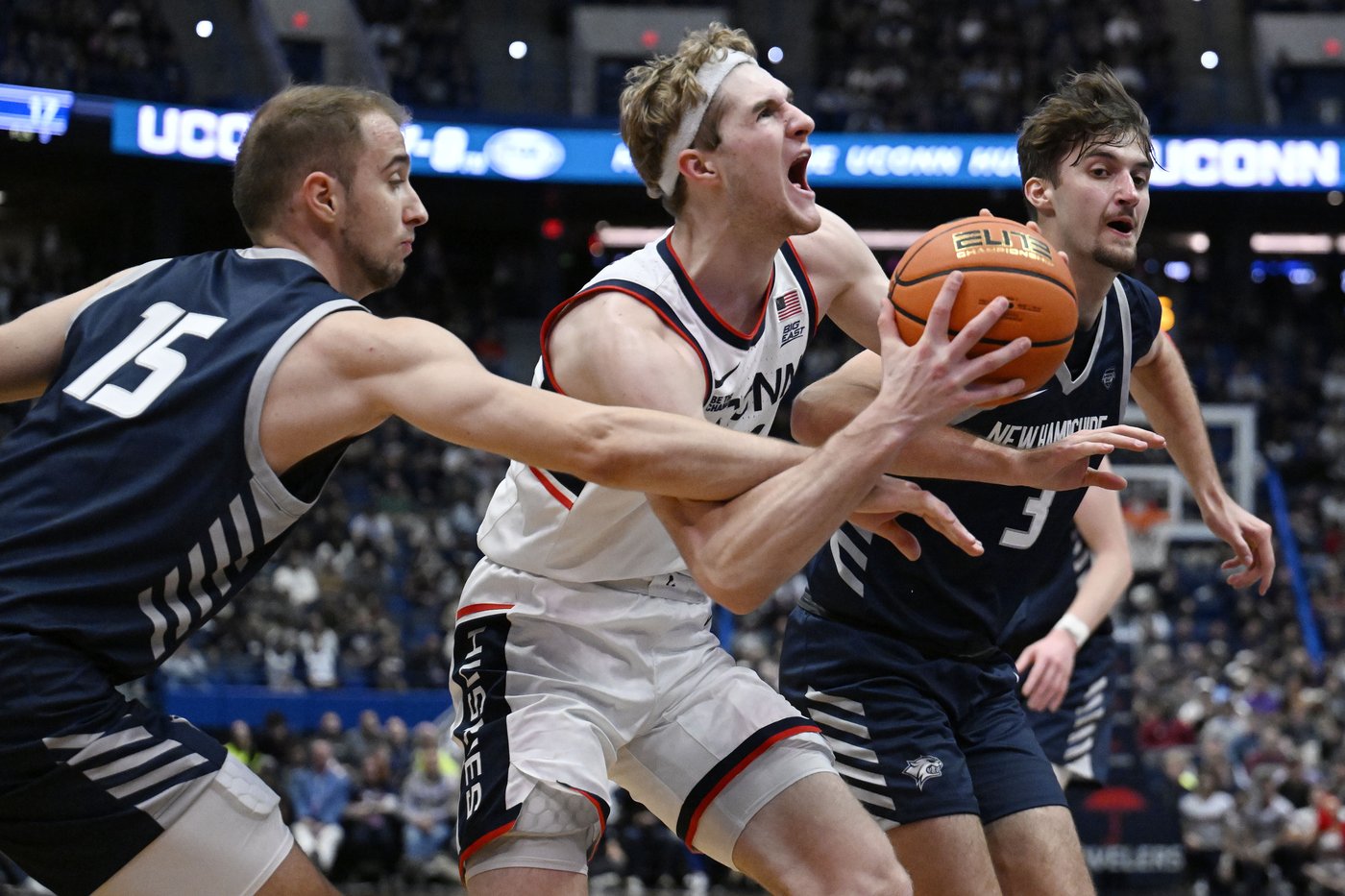 Alex Karaban has 17 points as No. 3 UConn overcomes sluggish start to roll past New Hampshire 92-53 | iNFOnews.ca