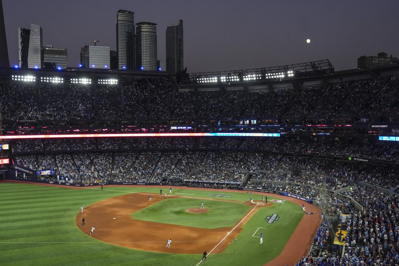 Blue Jays fans remain hopeful and excited despite Game 3 loss to Yankees | iNFOnews.ca