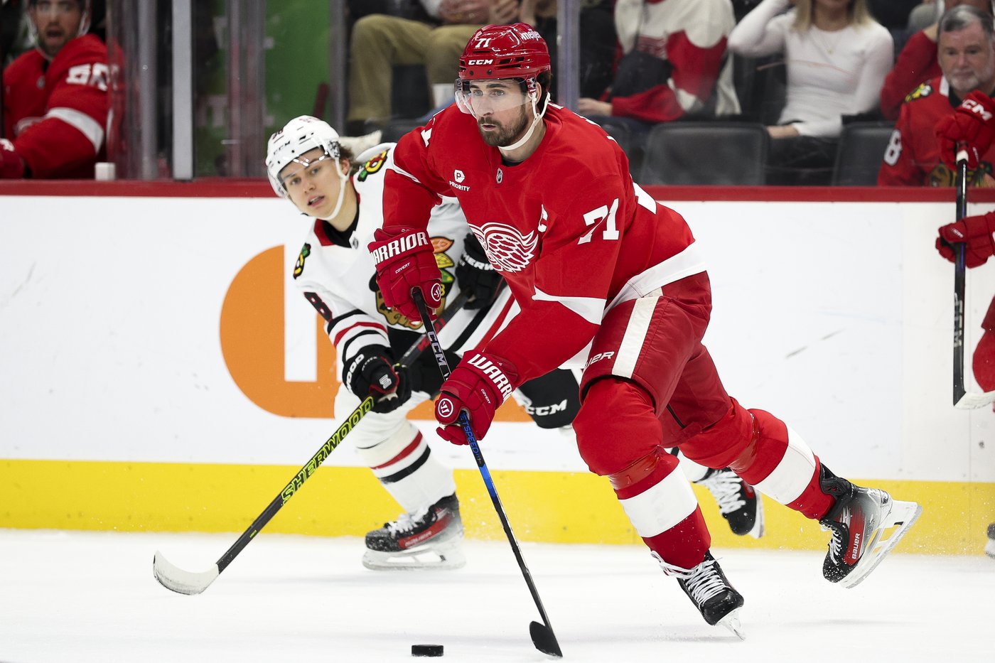 Red Wings hold off Blackhawks 5-3 for 6th straight victory | iNFOnews.ca Red Wings hold off Blackhawks 5-3 for 6th straight victory | iNFOnews.ca