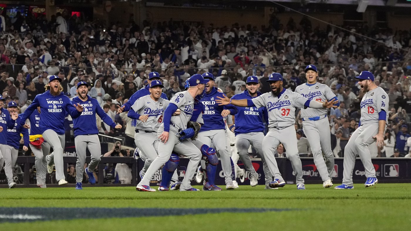 World Series games averaged 3:19 in second year of pitch clock, up from 3:01 | iNFOnews.ca