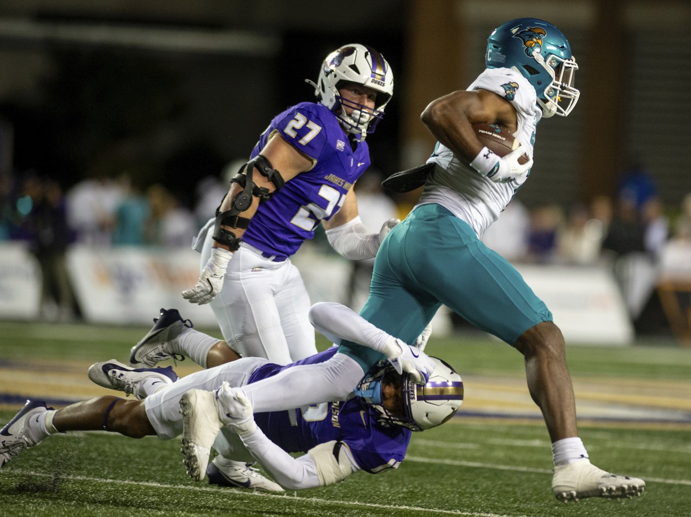 Alonza Barnett III, Lloyd Summerall III spark James Madison to 39-7 romp over Coastal Carolina | iNFOnews.ca