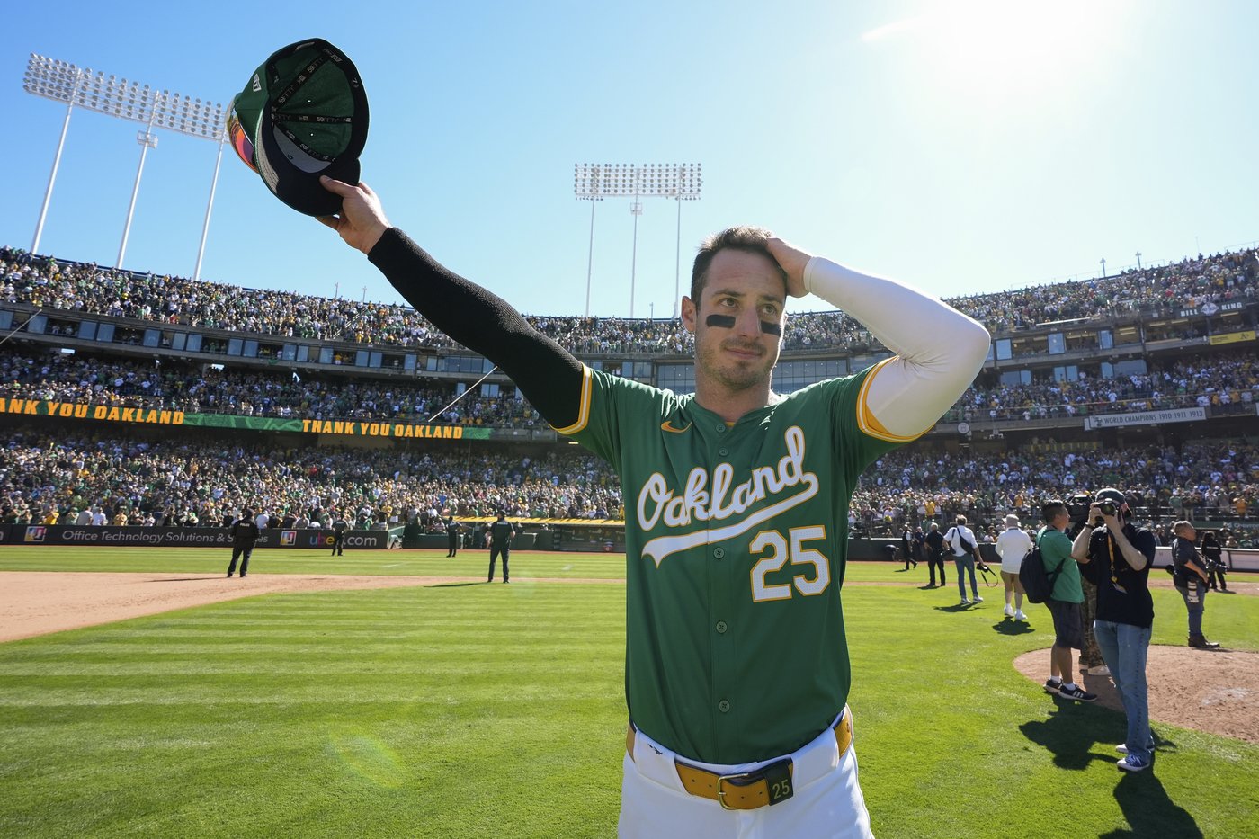 A's send Coliseum out in style in final home game, beat Rangers 3-2 | iNFOnews.ca A's send Coliseum out in style in final home game, beat Rangers 3-2 | iNFOnews.ca