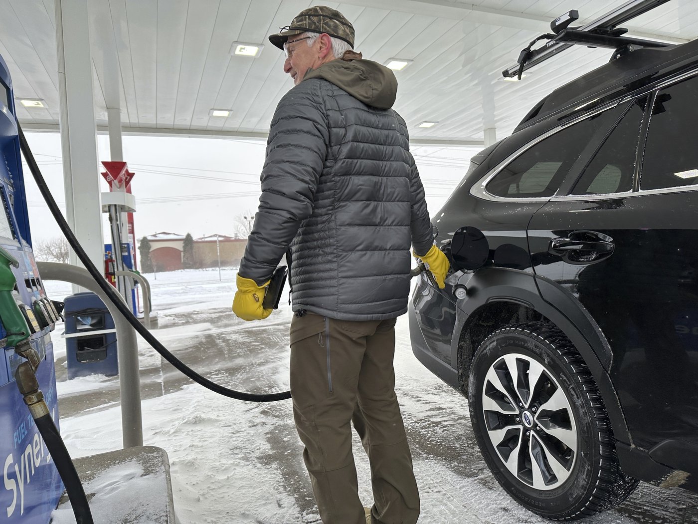 Snow, ice and strong winds make for dangerous conditions in upper Midwest | iNFOnews.ca