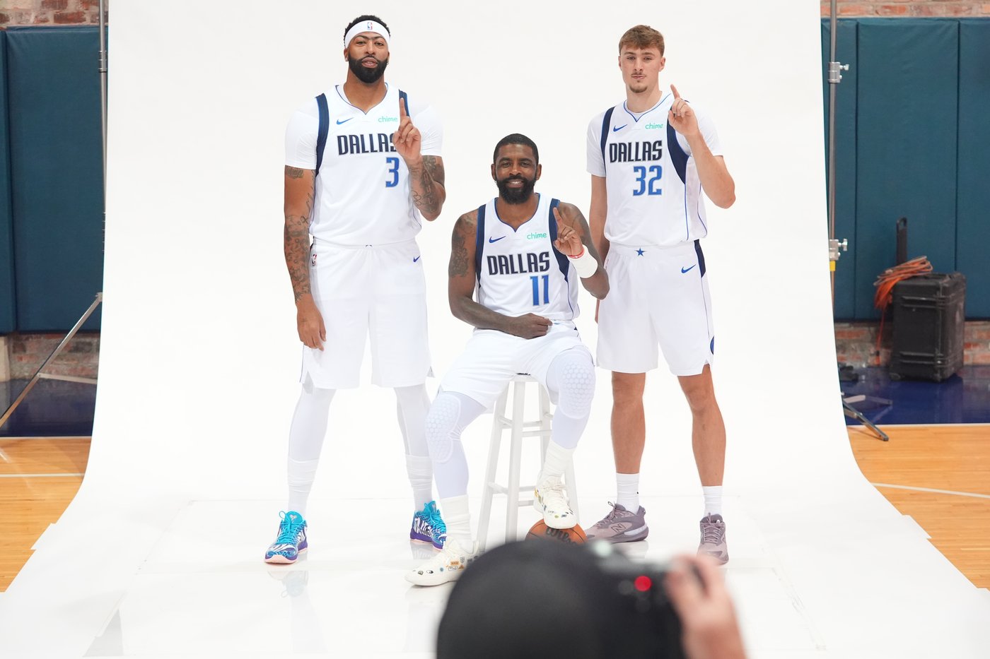 Mavs see a clear path to contention if the health of Irving and Davis, Flagg's arrival go as planned | iNFOnews.ca