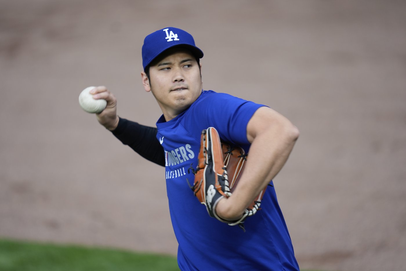 Dodgers star Shohei Ohtani plays catch as he continues his comeback from elbow surgery | iNFOnews.ca
