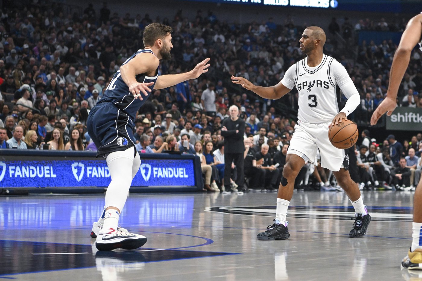 Doncic scores 28, Thompson adds 22 in Dallas debut as Mavs top Spurs 120-109 | iNFOnews.ca