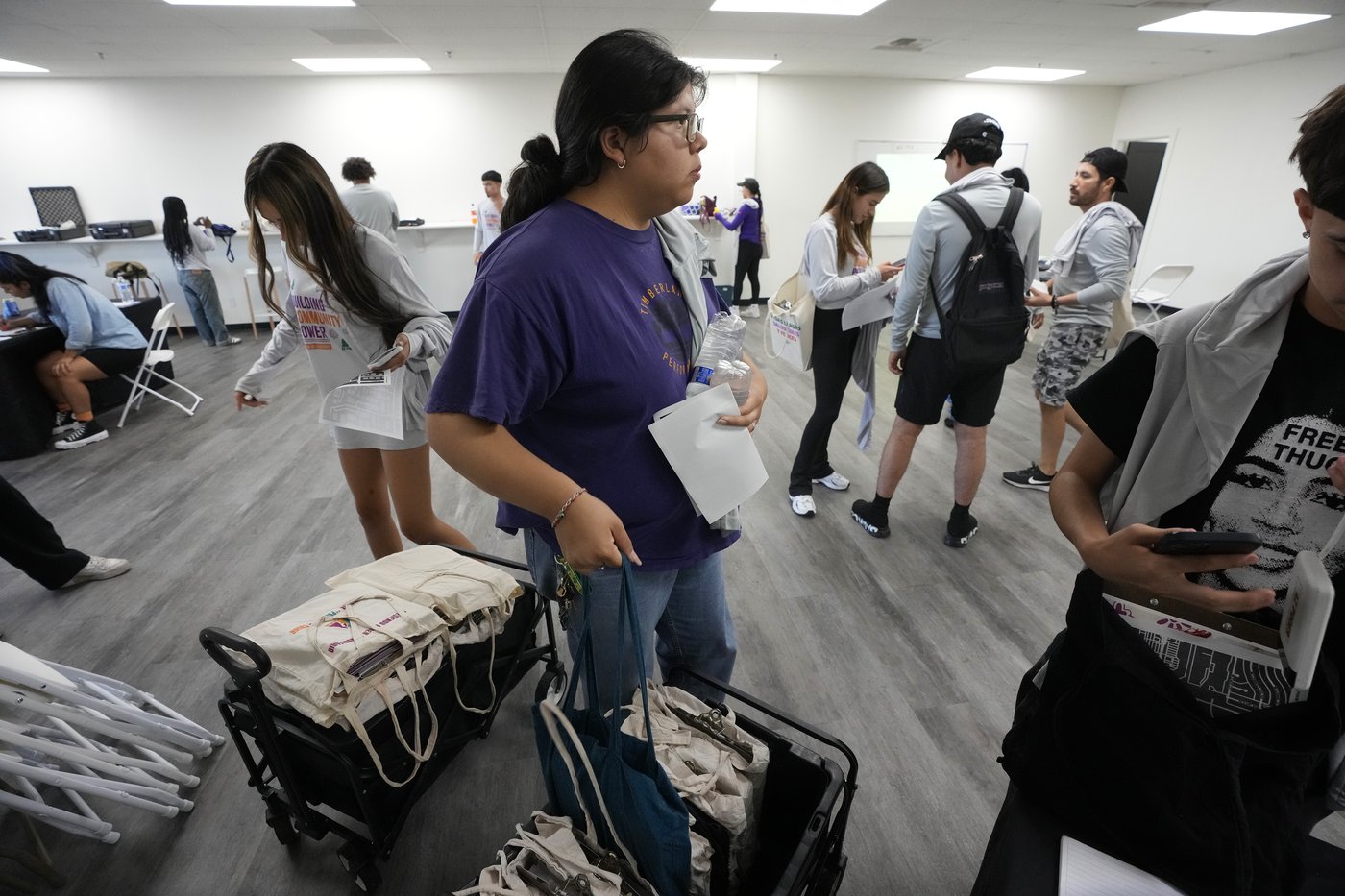 Abortion-rights groups are courting Latino voters in Arizona and Florida | iNFOnews.ca