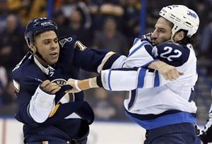 Jets re-sign forward Chris Thorburn for three years, $3.6 million | iNFOnews.ca CP28971914