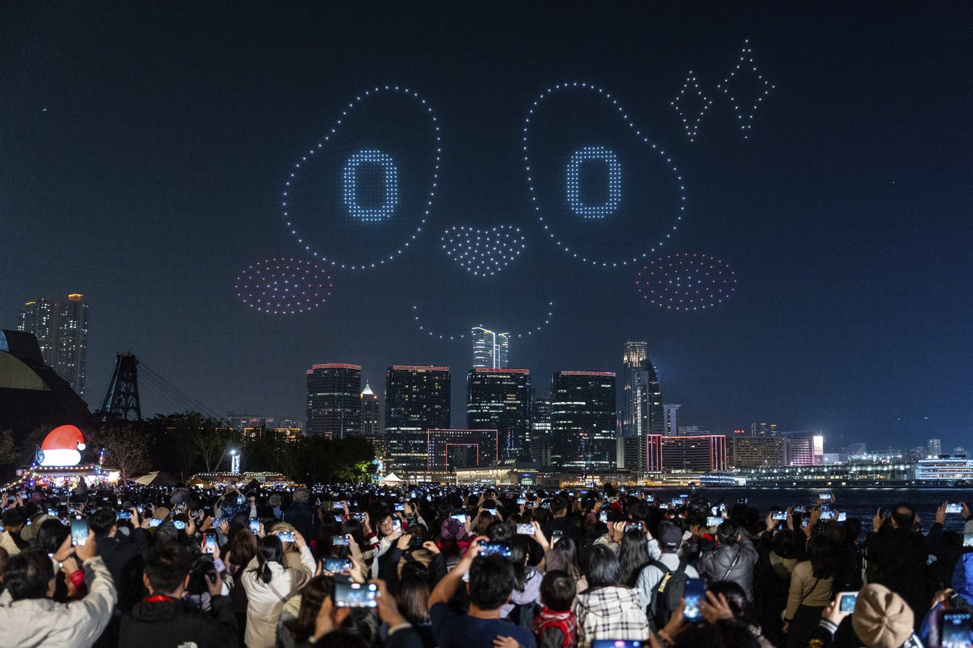 Hundreds gathered in Hong Kong for the city's first pyrotechnics drone show | iNFOnews.ca