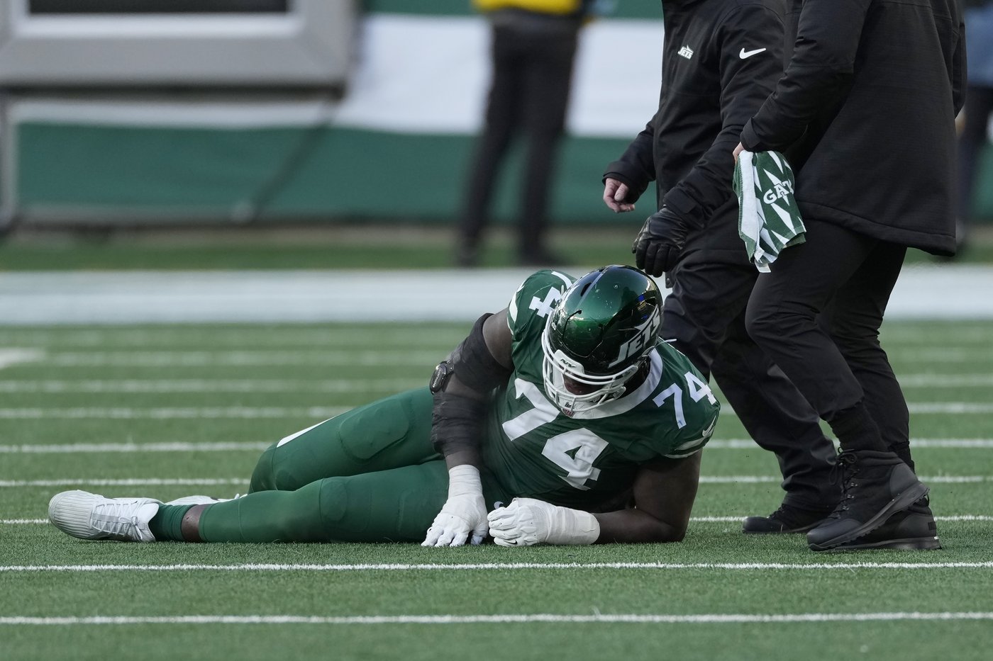 Jets' Rodgers insists he'll play despite knee issue, rookie Fashanu placed on IR with foot injury | iNFOnews.ca