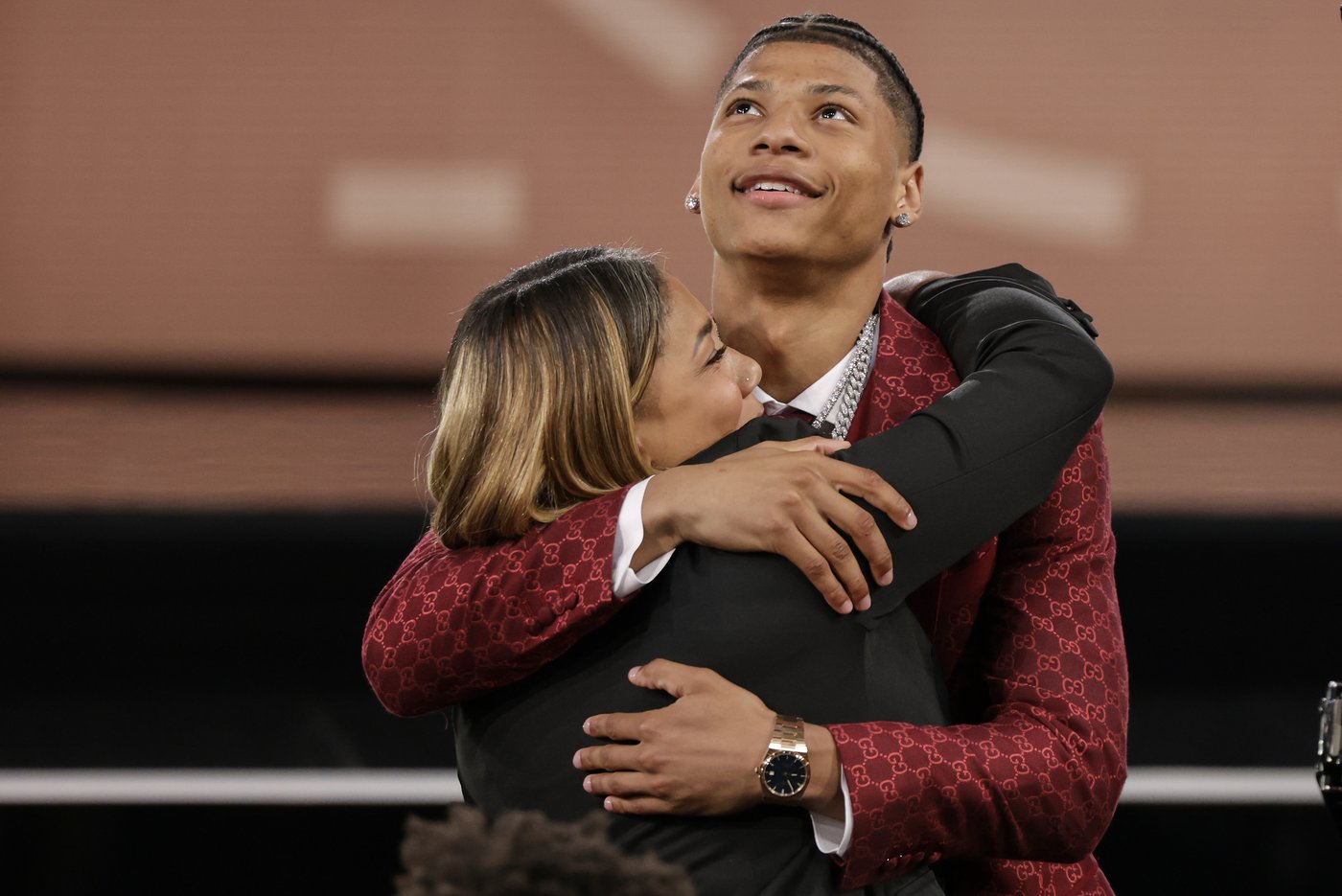 Moms take centerstage at NBA draft as sons appreciate all the effort they've put in | iNFOnews.ca