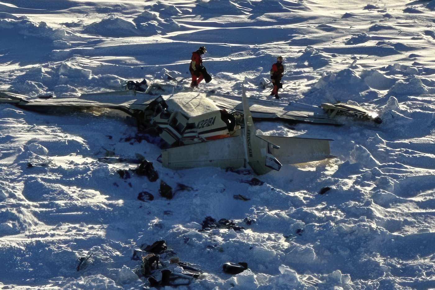 Crews rush to recover commuter plane found crashed on Alaska sea ice before expected snow and wind | iNFOnews.ca Crews rush to recover commuter plane found crashed on Alaska sea ice before expected snow and wind | iNFOnews.ca