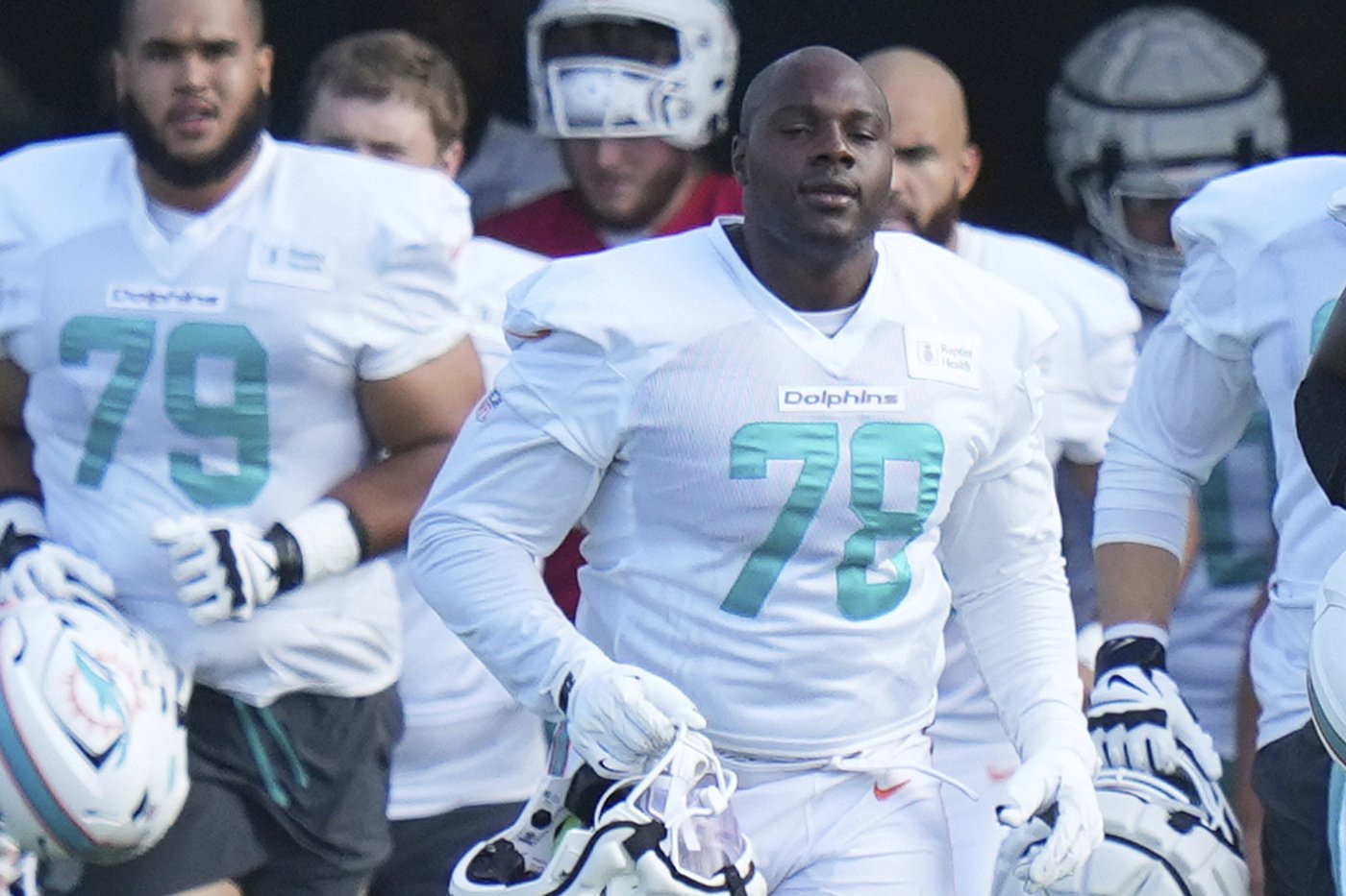 Dolphins place starting guard James Daniels on injured reserve | iNFOnews.ca