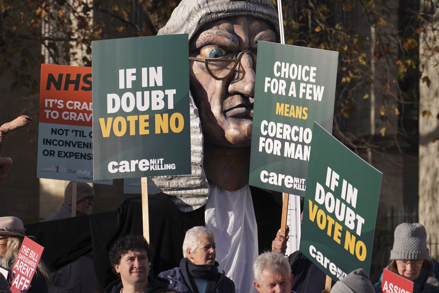 British lawmakers give initial approval to a bill to allow terminally ill adults to end their lives | iNFOnews.ca