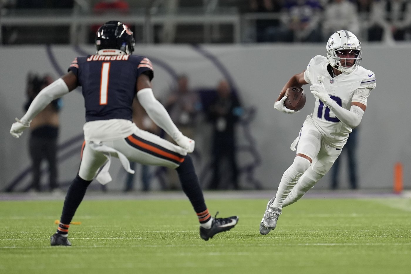 Jefferson turns TD celebration into Moss tribute during Vikings win: 'We love you Randy' | iNFOnews.ca