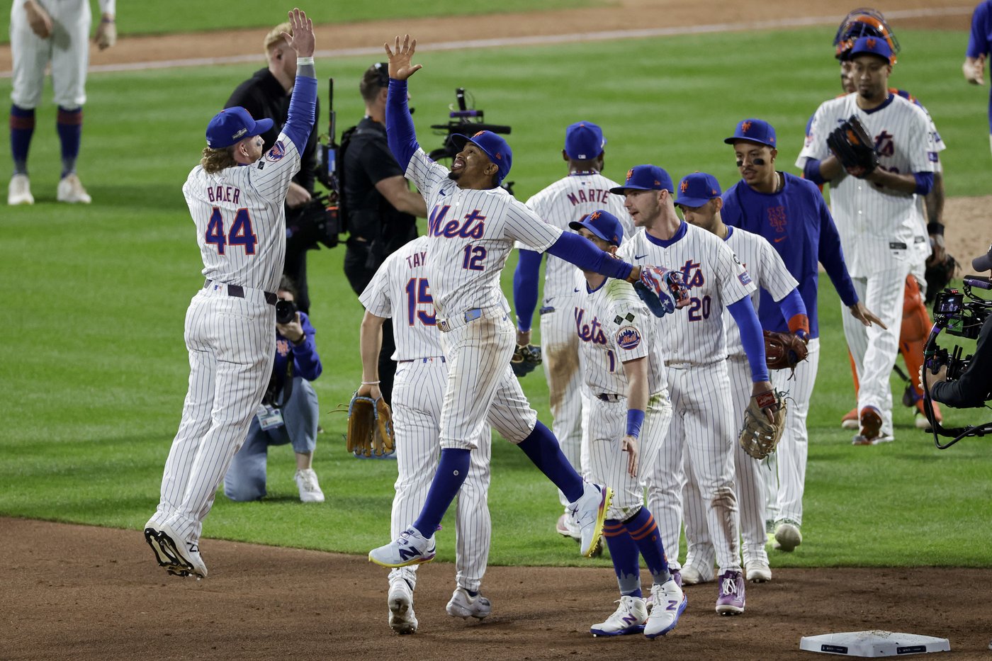 Mets' season continues with 12-6 win over Dodgers | iNFOnews.ca Mets' season continues with 12-6 win over Dodgers | iNFOnews.ca