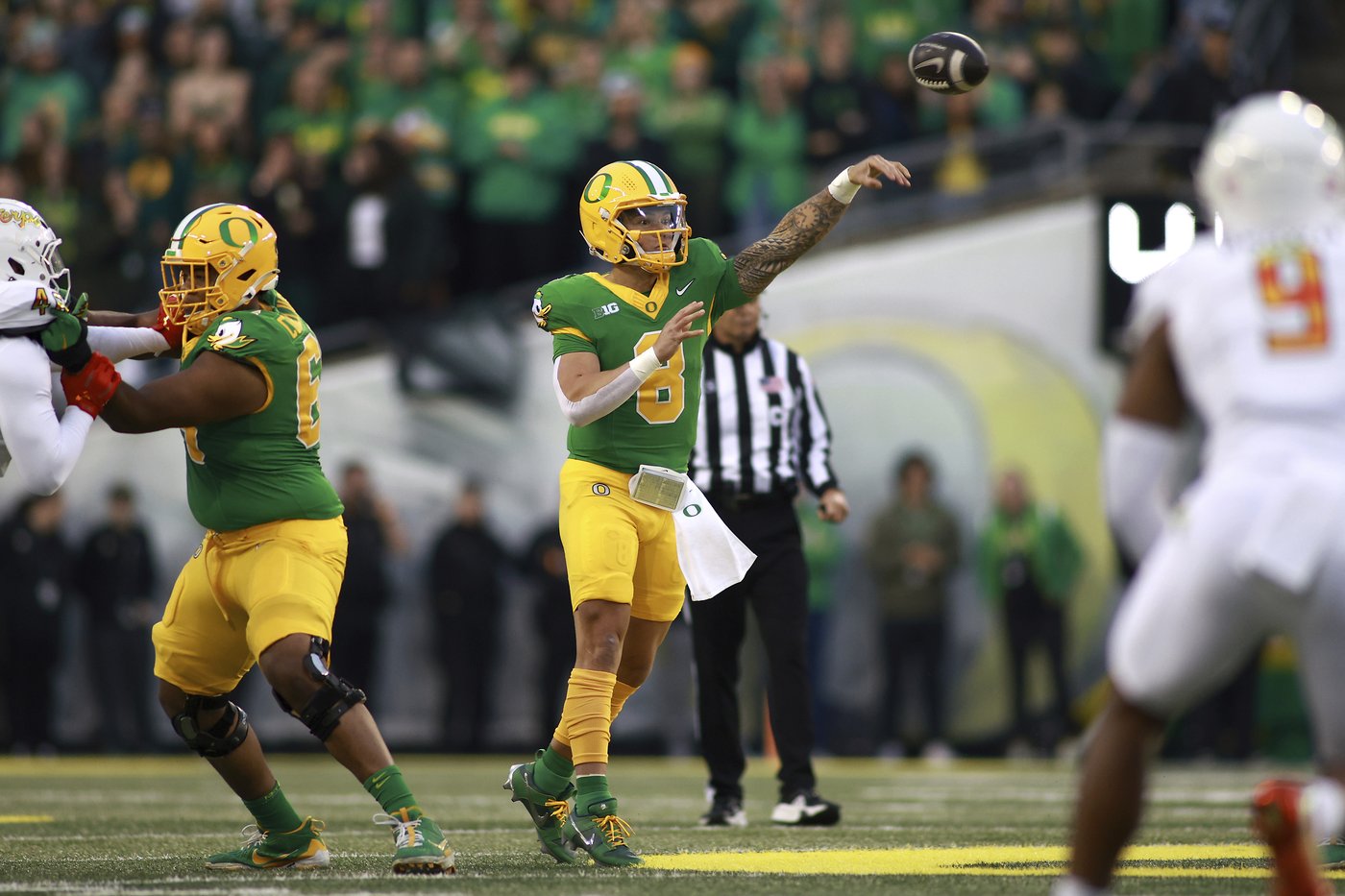 Oregon's Dillon Gabriel breaks Case Keenum's NCAA record for total touchdowns | iNFOnews.ca