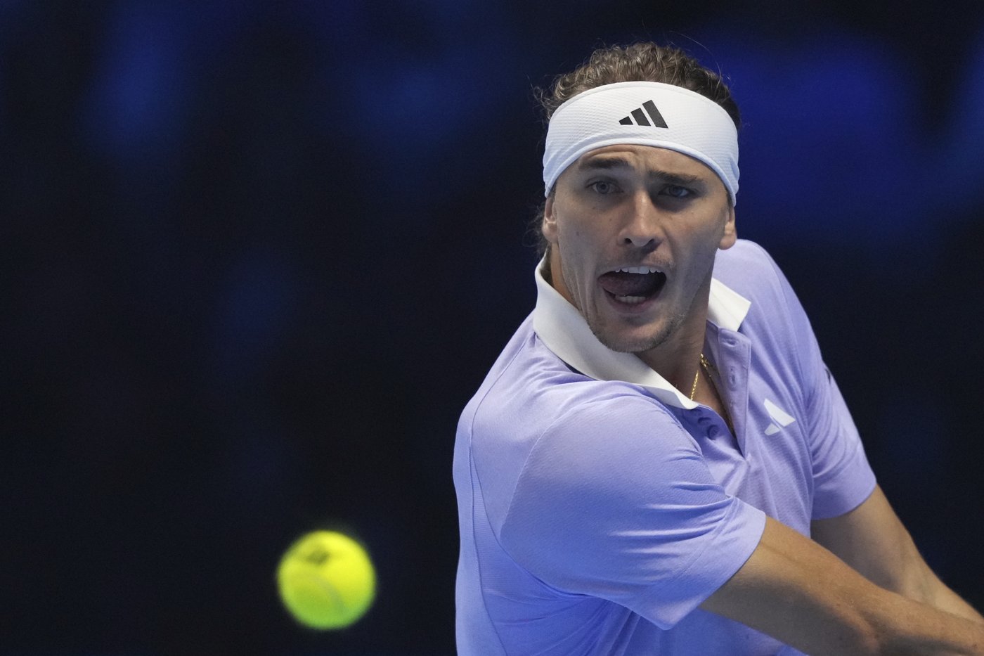 Alcaraz overcomes physical issues to move back into contention at ATP Finals. Zverev wins again | iNFOnews.ca