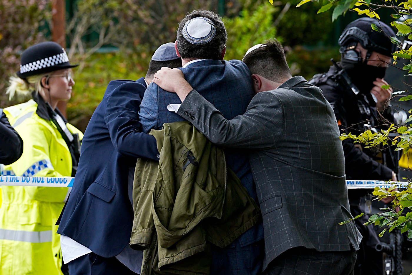 Man kills 2 in car ramming and stabbing attack at English synagogue on Jewish holy day | iNFOnews.ca Man kills 2 in car ramming and stabbing attack at English synagogue on Jewish holy day | iNFOnews.ca