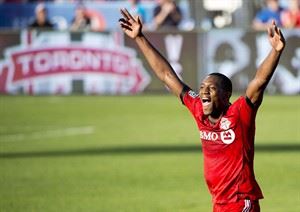 Toronto FC sells defender Doneil Henry to European team but hopes to keep him | iNFOnews.ca CP30401807