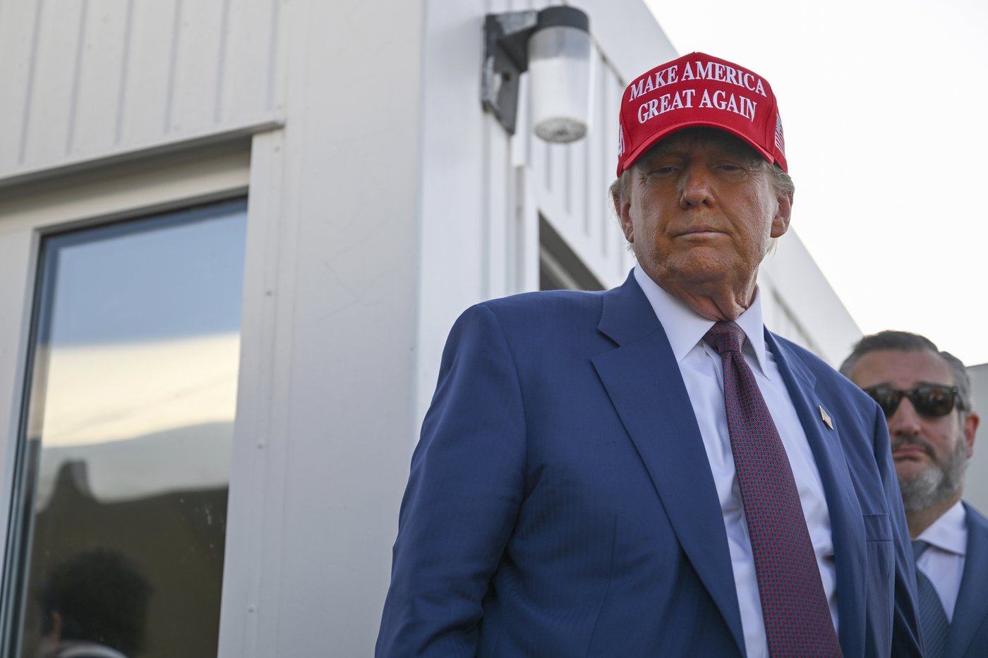 Lawyers, loyalists and Wall Street executives: a look at who's on Trump's tariff team | iNFOnews.ca Lawyers, loyalists and Wall Street executives: a look at who's on Trump's tariff team | iNFOnews.ca