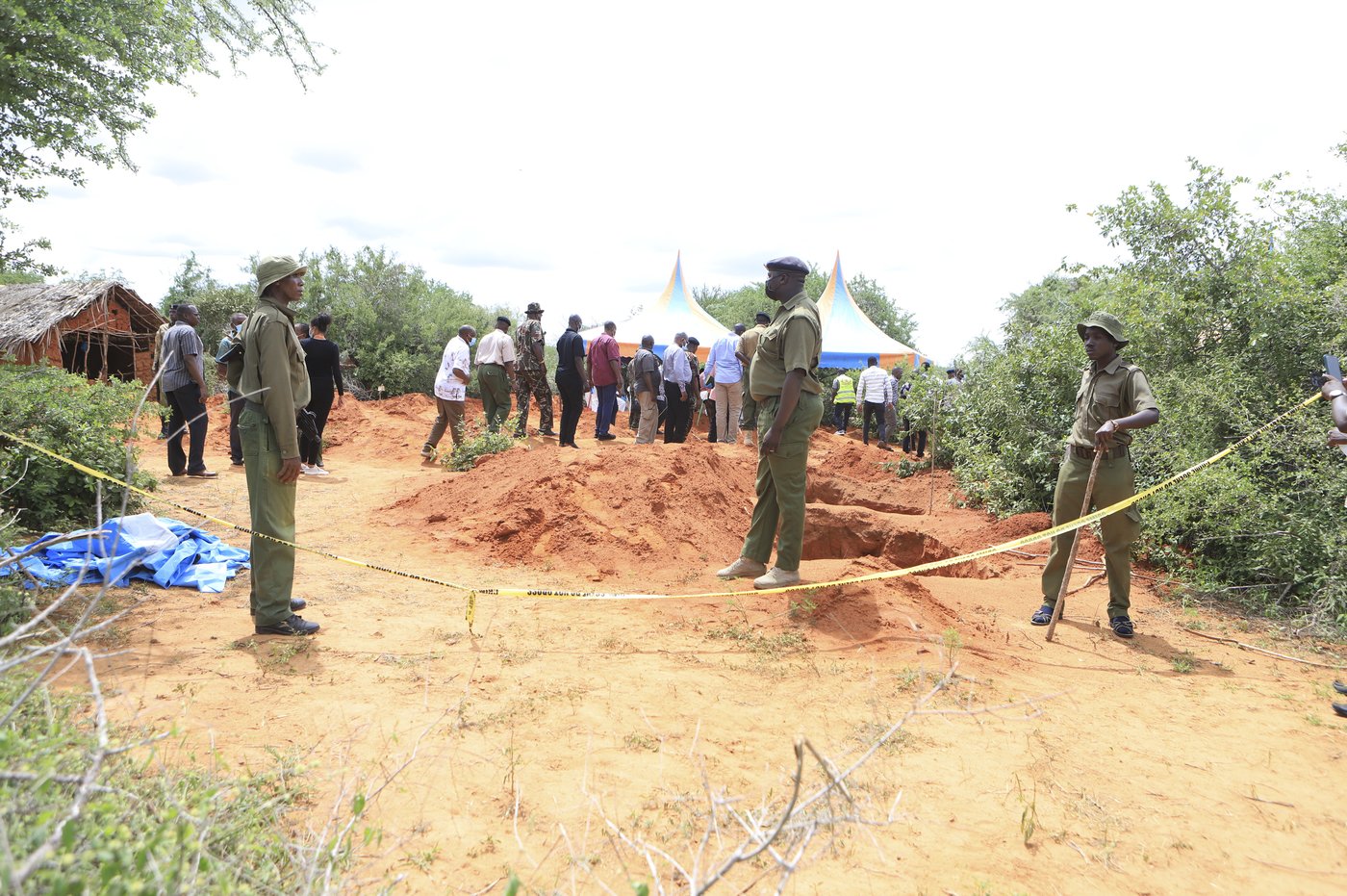 5 bodies are exhumed from shallow graves in Kenya near a doomsday cult site | iNFOnews.ca 5 bodies are exhumed from shallow graves in Kenya near a doomsday cult site | iNFOnews.ca