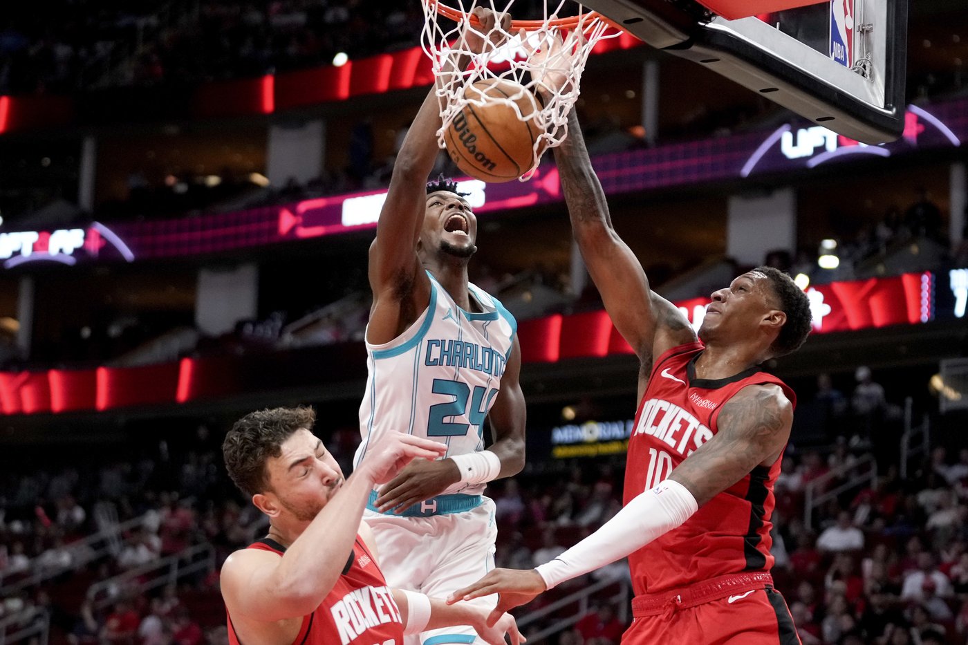 Hornets guard Brandon Miller to miss at least a week with strained left glute | iNFOnews.ca Hornets guard Brandon Miller to miss at least a week with strained left glute | iNFOnews.ca