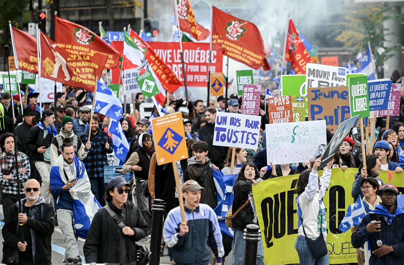 Hundreds of Montrealers join march calling for Quebec independence | iNFOnews.ca
