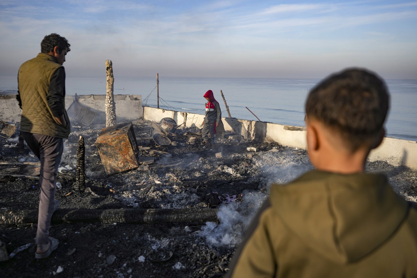 Middle East latest: Israeli strikes in Gaza kill 17, medics say, as Hamas accepts a ceasefire draft | iNFOnews.ca Middle East latest: Israeli strikes in Gaza kill 17, medics say, as Hamas accepts a ceasefire draft | iNFOnews.ca