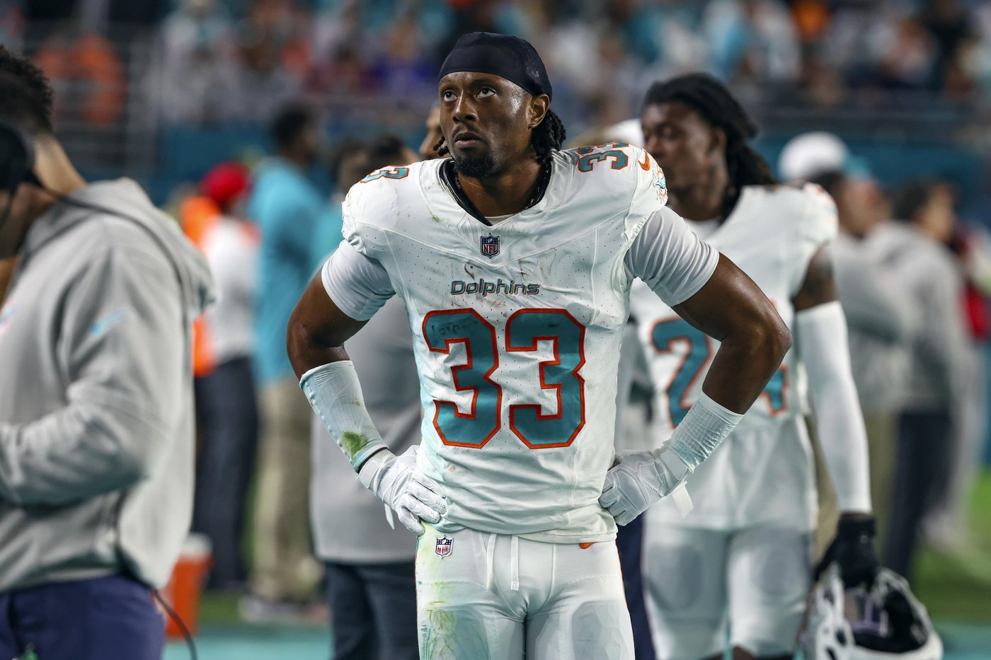 Chargers sign Eli Apple to practice squad after series of injuries at cornerback | iNFOnews.ca
