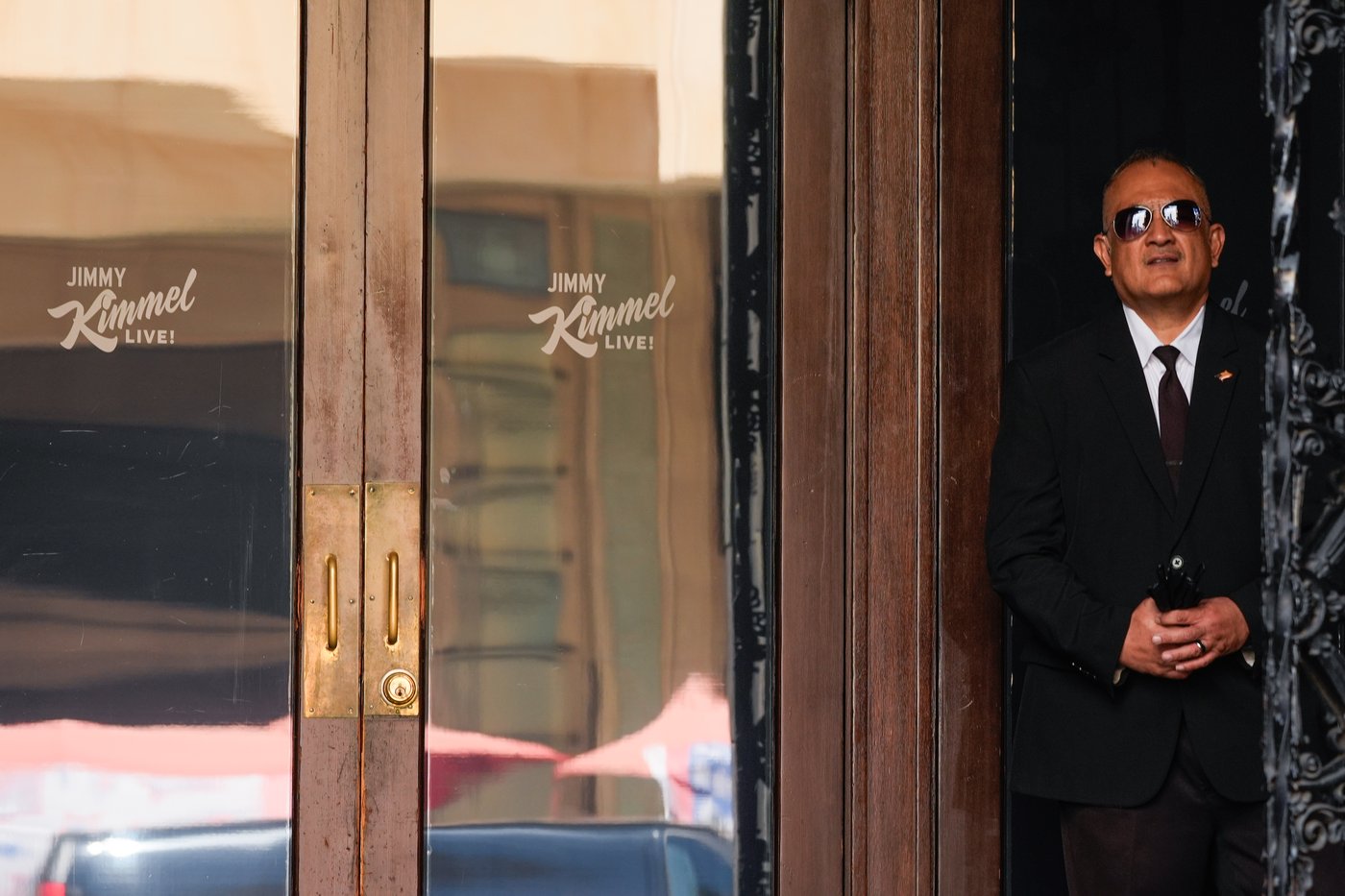 Emotional Jimmy Kimmel says in late-night return he never intended to make light of Kirk's killing | iNFOnews.ca Emotional Jimmy Kimmel says in late-night return he never intended to make light of Kirk's killing | iNFOnews.ca