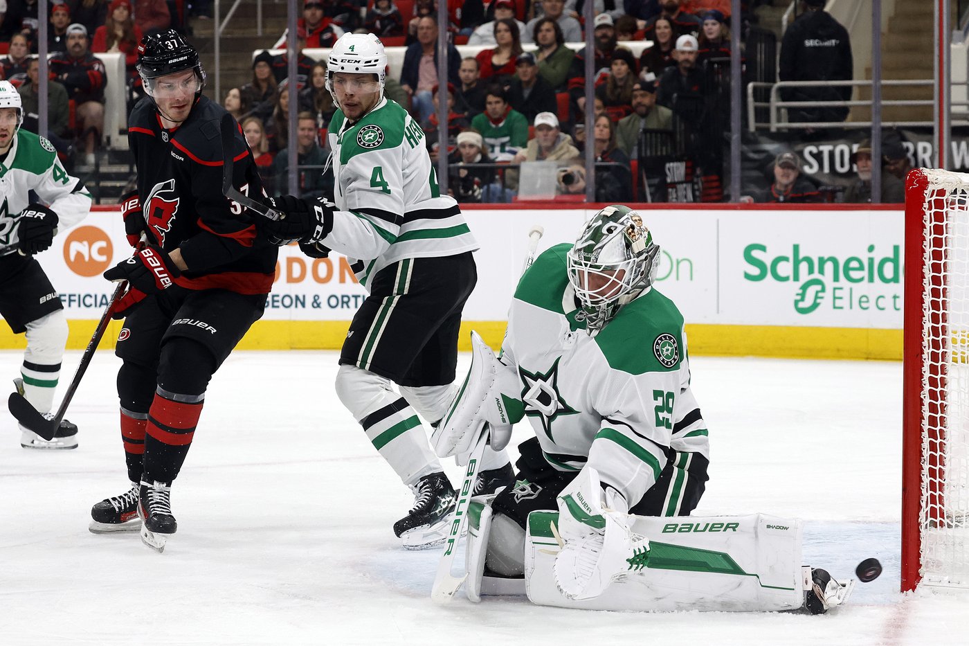 Hurricanes rally with 5-goal third period, beating the Stars 6-4 | iNFOnews.ca Hurricanes rally with 5-goal third period, beating the Stars 6-4 | iNFOnews.ca