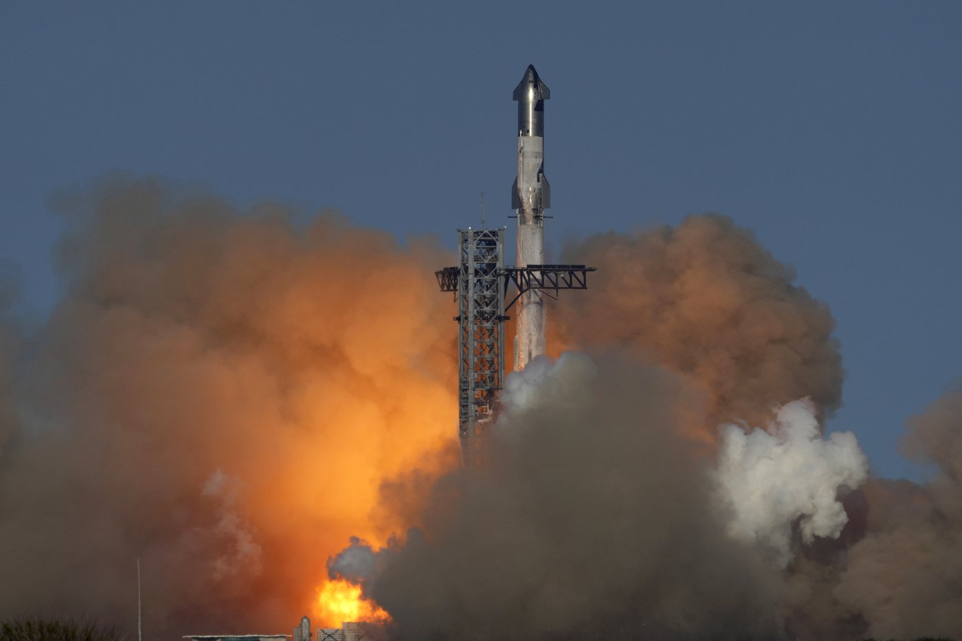 SpaceX launches giant Starship rocket, but aborts attempt to catch booster with mechanical arms | iNFOnews.ca SpaceX launches giant Starship rocket, but aborts attempt to catch booster with mechanical arms | iNFOnews.ca