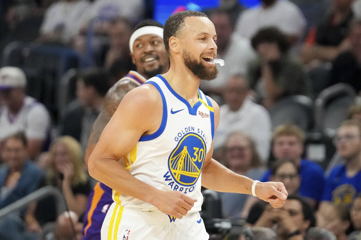 Curry scores 25 as the Warriors cruise past the Suns 133-95 and keep pace in West playoff race | iNFOnews.ca