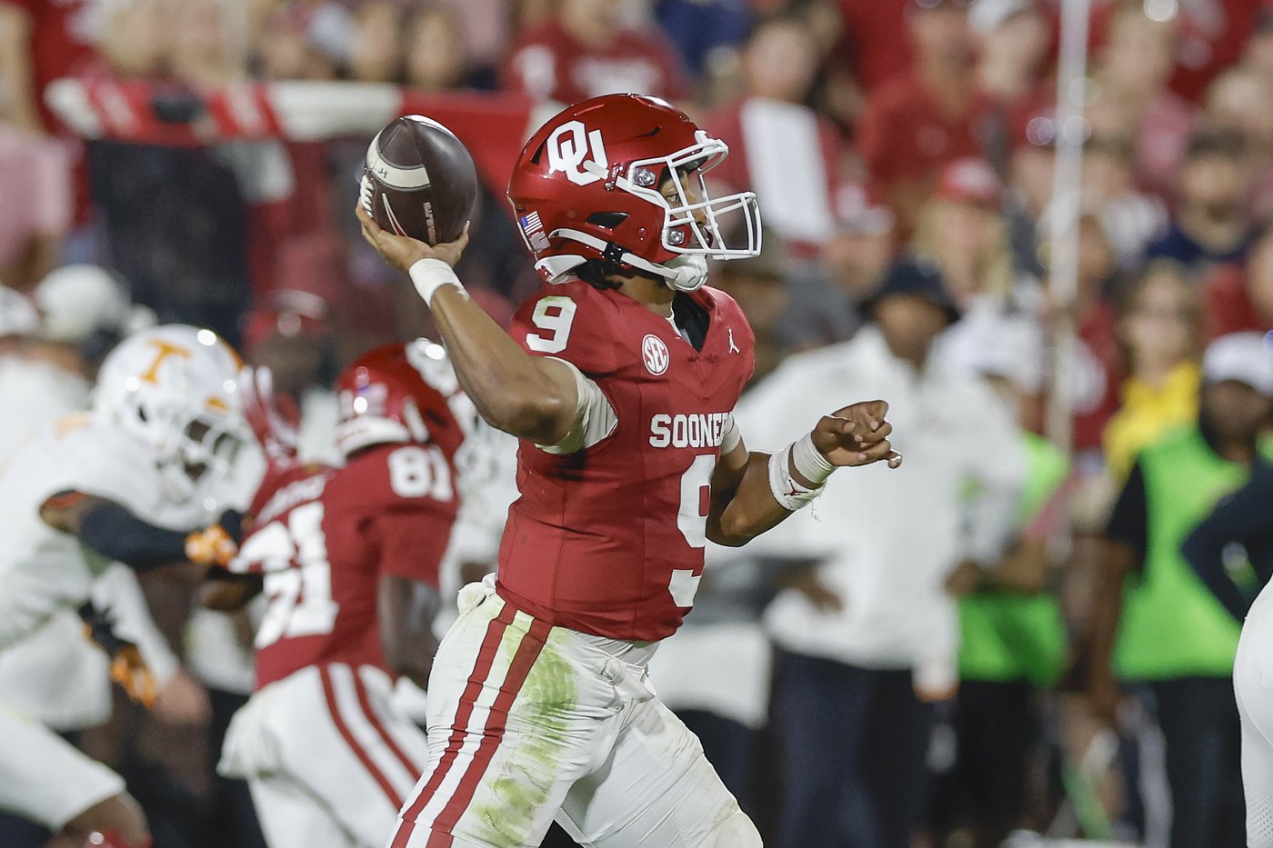 No. 21 Oklahoma switches to freshman Michael Hawkins Jr. at quarterback to replace Jackson Arnold | iNFOnews.ca No. 21 Oklahoma switches to freshman Michael Hawkins Jr. at quarterback to replace Jackson Arnold | iNFOnews.ca