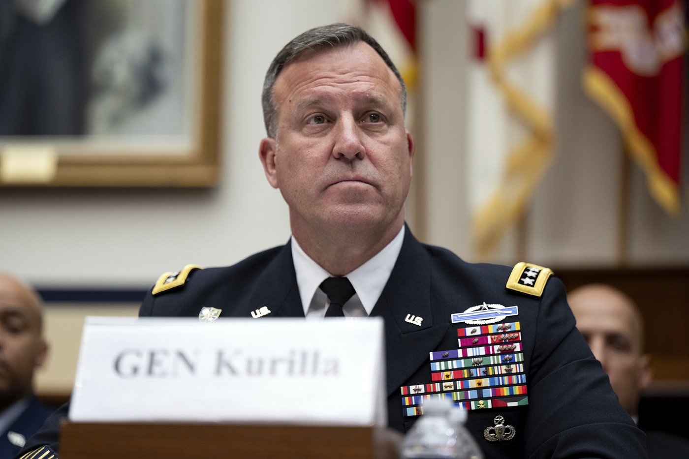 Army looking into shoving allegations involving the general who heads US Central Command | iNFOnews.ca