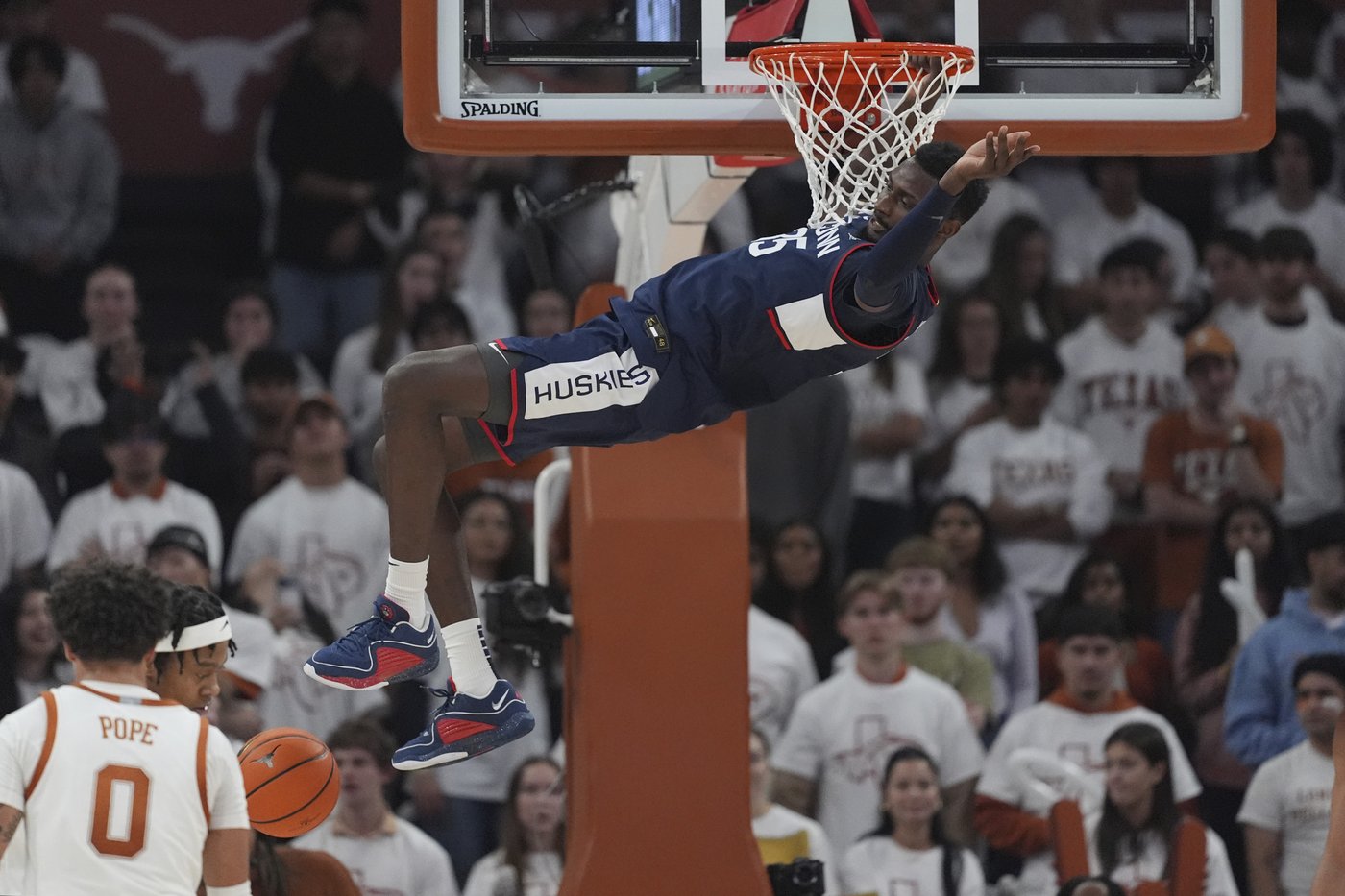 Karaban has 21 points and 11 rebounds in return, leads No. 25 UConn past Texas 76-65 | iNFOnews.ca