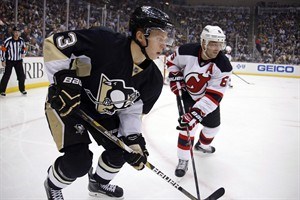 Maatta skates with Penguins following removal of cancerous tumour | iNFOnews.ca CP30690667