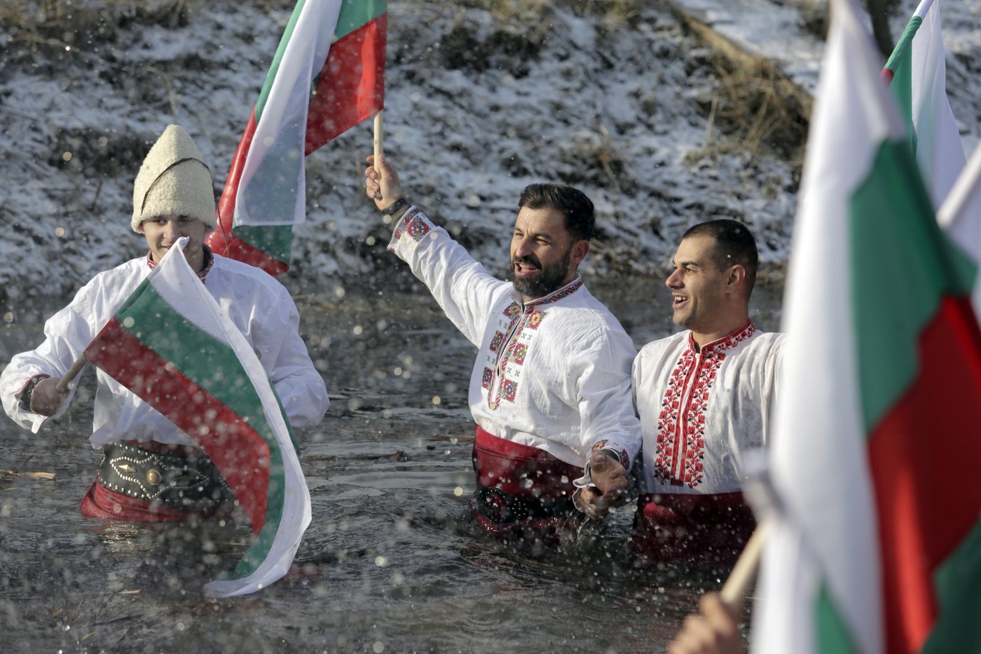 Bulgarians celebrate the feast of Epiphany with a ritual plunge into icy rivers | iNFOnews.ca