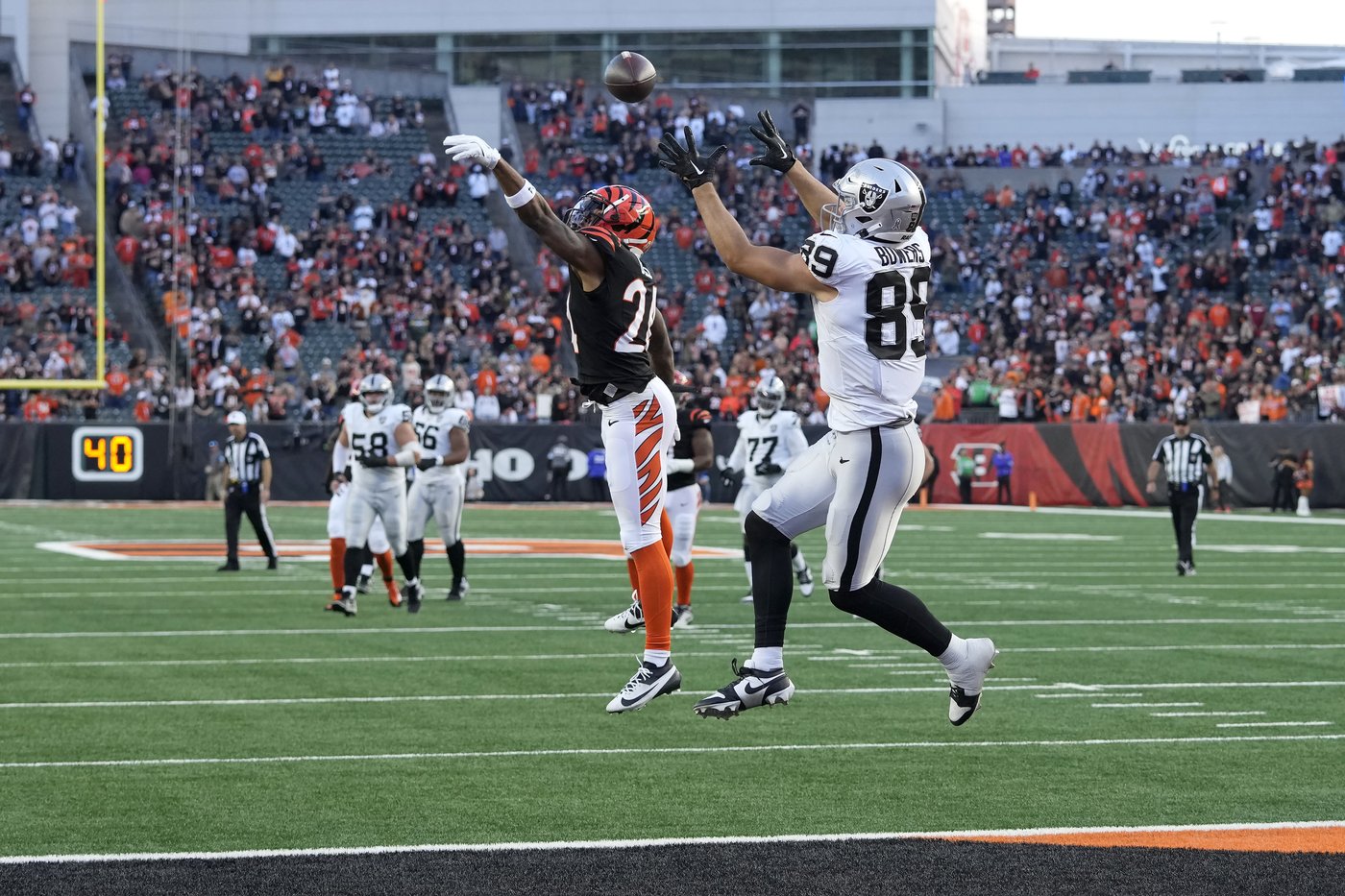 Burrow ties career high with 5 TD passes as Bengals get first home win, 41-24 over Raiders | iNFOnews.ca Burrow ties career high with 5 TD passes as Bengals get first home win, 41-24 over Raiders | iNFOnews.ca