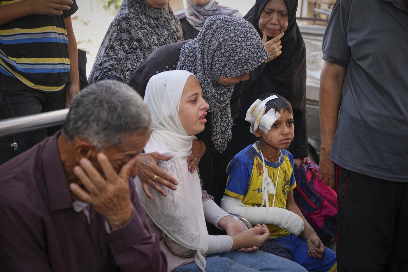 Gaza health authorities say Israel kills 44 waiting for aid as war's death toll passes 56,000 | iNFOnews.ca