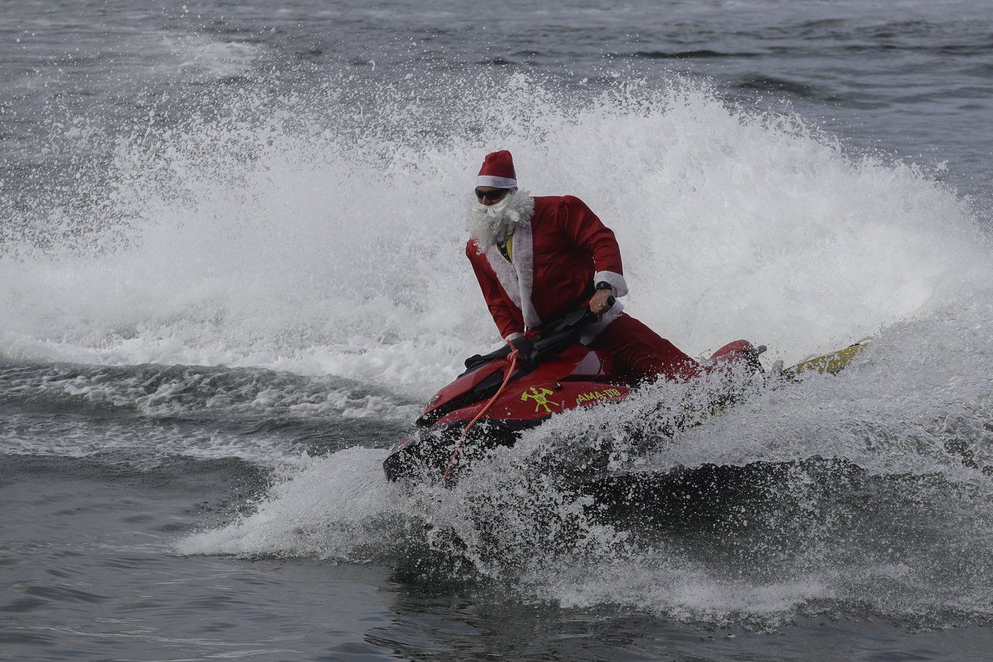 Brazilian Santa swaps sleigh for Jet Ski to deliver toys - and joy - to disabled children in Rio | iNFOnews.ca Brazilian Santa swaps sleigh for Jet Ski to deliver toys - and joy - to disabled children in Rio | iNFOnews.ca