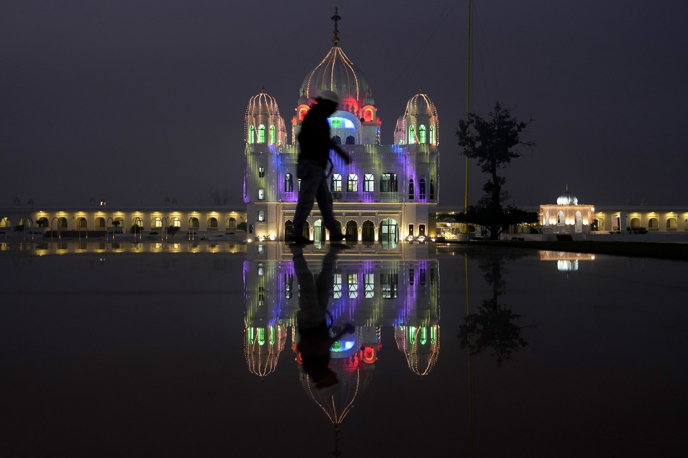 Thousands of Indian Sikhs visit the shrine of the founder of their religion to mark his birthday | iNFOnews.ca Thousands of Indian Sikhs visit the shrine of the founder of their religion to mark his birthday | iNFOnews.ca
