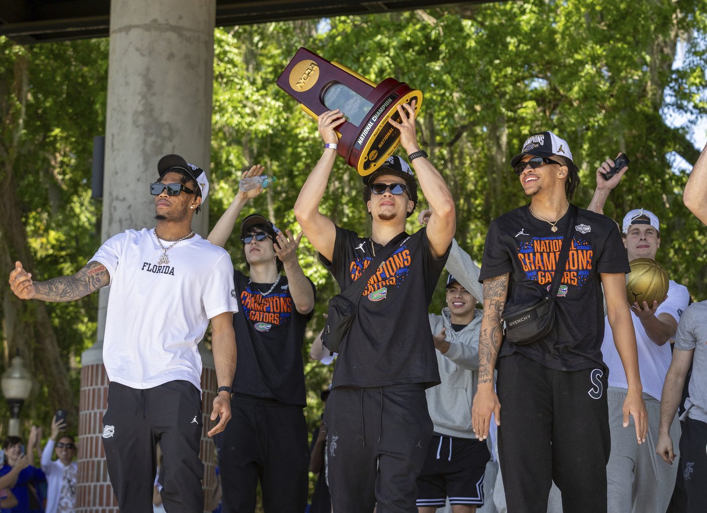 Florida shows up late again, this time for the team's championship celebration on campus | iNFOnews.ca