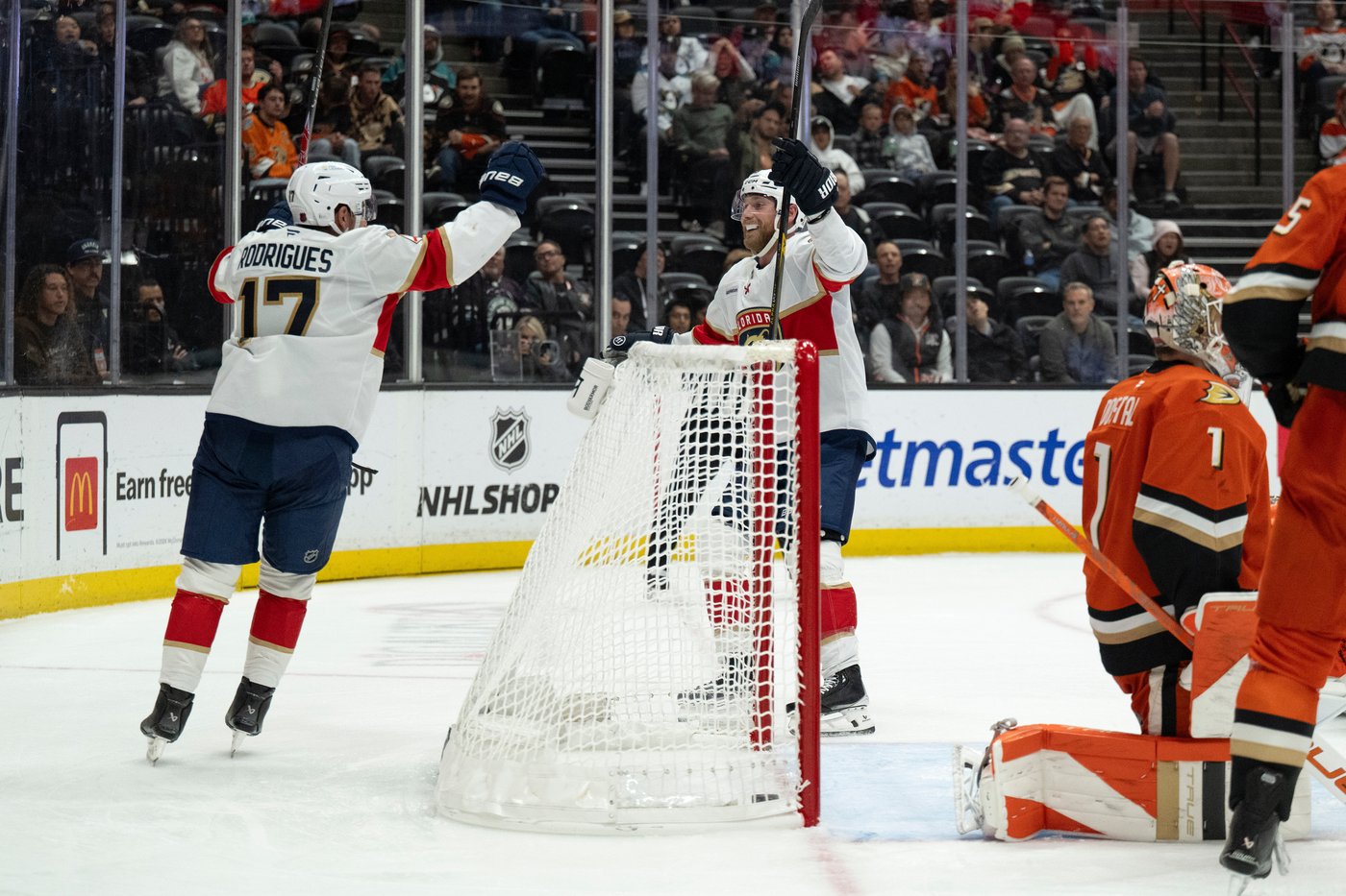 Cutter Gauthier has 1st hat trick in 4-point night to send surging Ducks past Panthers, 7-3 | iNFOnews.ca